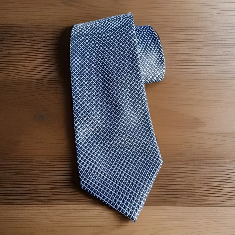 Nautica Men's Silk Tie Navy Blue White Geometric Diamond Pattern 3.5